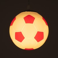 GLOBOSTAR® FOOTBALL 00642 Παιδικό Κρεμαστό Φωτιστικό Οροφής με Ντουί 1 x E27 AC 220-240V IP20 - Λευκό & Κόκκινο - Μ15 x Π15 x Y18cm