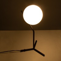GLOBOSTAR® ELFIS 01100 Μοντέρνο Επιτραπέζιο Φωτιστικό Πορτατίφ με Ντουί 1 x E27 AC 220-240V IP20 - Μαύρο & Λευκό - Μ22 x Π27 x Υ41cm