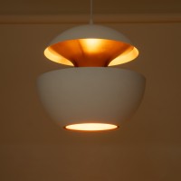 GLOBOSTAR® SEVILLE 01268 Μοντέρνο Κρεμαστό Φωτιστικό Οροφής με Ντουί 1 x E27 AC 220-240V IP20 - Λευκό & Χρυσό - Μ35 x Π35 x Υ35cm