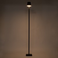 GLOBOSTAR® NEGA 60477 Μοντέρνο Επιδαπέδιο Φωτιστικό LED 2.2W 154lm 360° DC 5V με USB 2.0 με Επαναφορτιζόμενη Μπαταρία Li-ion 3.7V 4000mAh IP44 Θερμό Λευκό 2700K με Αφή Dimmable - Lumileds SMD Chip - Μαύρο - Μ10 x Π10 x Υ135cm - 2 Χρόνια Εγγύηση