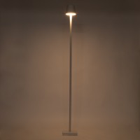 GLOBOSTAR® NEGA 60478 Μοντέρνο Επιδαπέδιο Φωτιστικό LED 2.2W 154lm 360° DC 5V με USB 2.0 με Επαναφορτιζόμενη Μπαταρία Li-ion 3.7V 4000mAh IP44 Θερμό Λευκό 2700K με Αφή Dimmable - Lumileds SMD Chip - Λευκό - Μ10 x Π10 x Υ135cm - 2 Χρόνια Εγγύηση