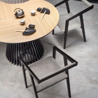 Τραπέζι στρογγυλό MIYAKI φυσική δρυς-μαύρο 120x120x77 cm 2010001188339